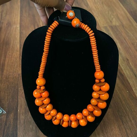 Necklace + Earings - Picture 2 of 3